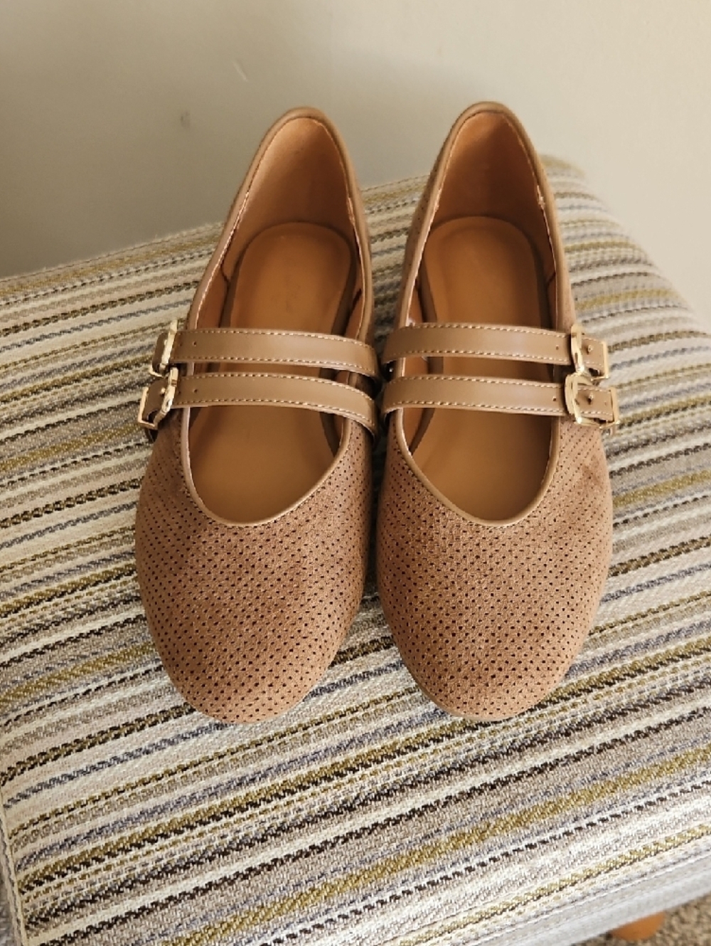 Universal Thread Henrietta Flats with Memory Foam - Picture 5 of 5